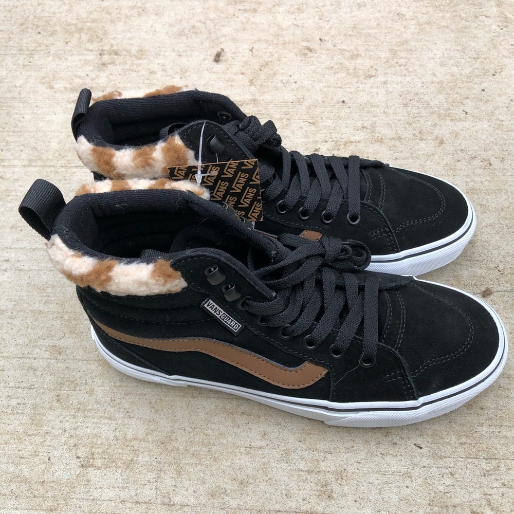 NWT NWB Vans Women size 8 fur black - Picture 3 of 14